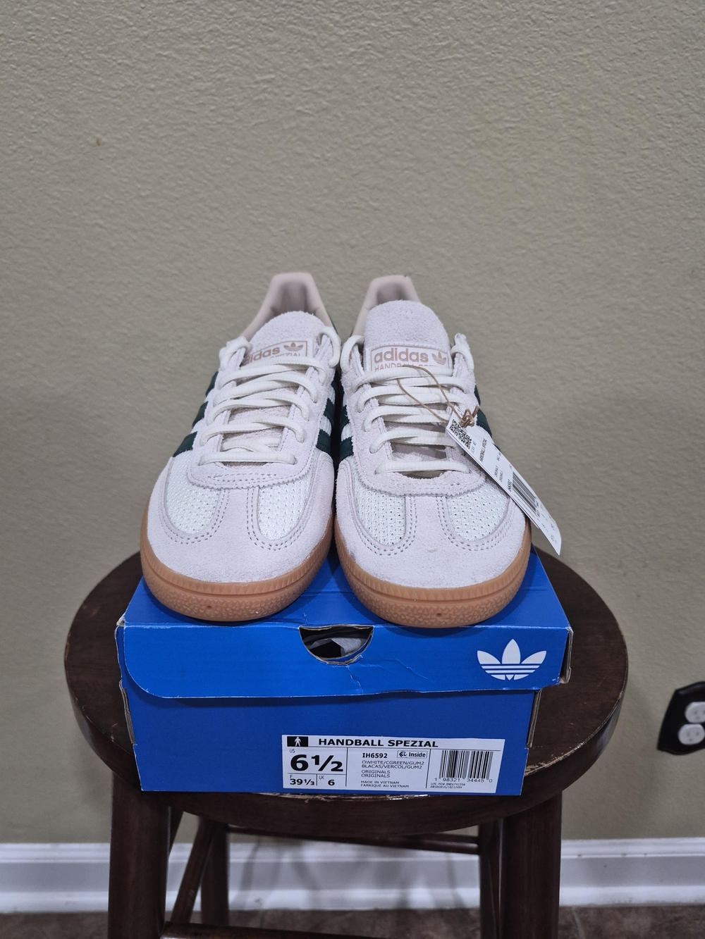 Adidas Men's Handball Spezial Sneakers in Off-White/Green with Gum Sole Size 6.5